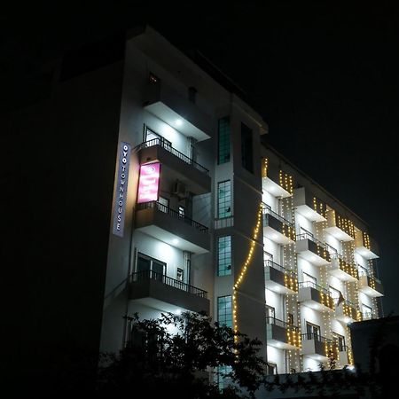 Отель Townhouse Navneeta Grand Kakarmatha Экстерьер фото