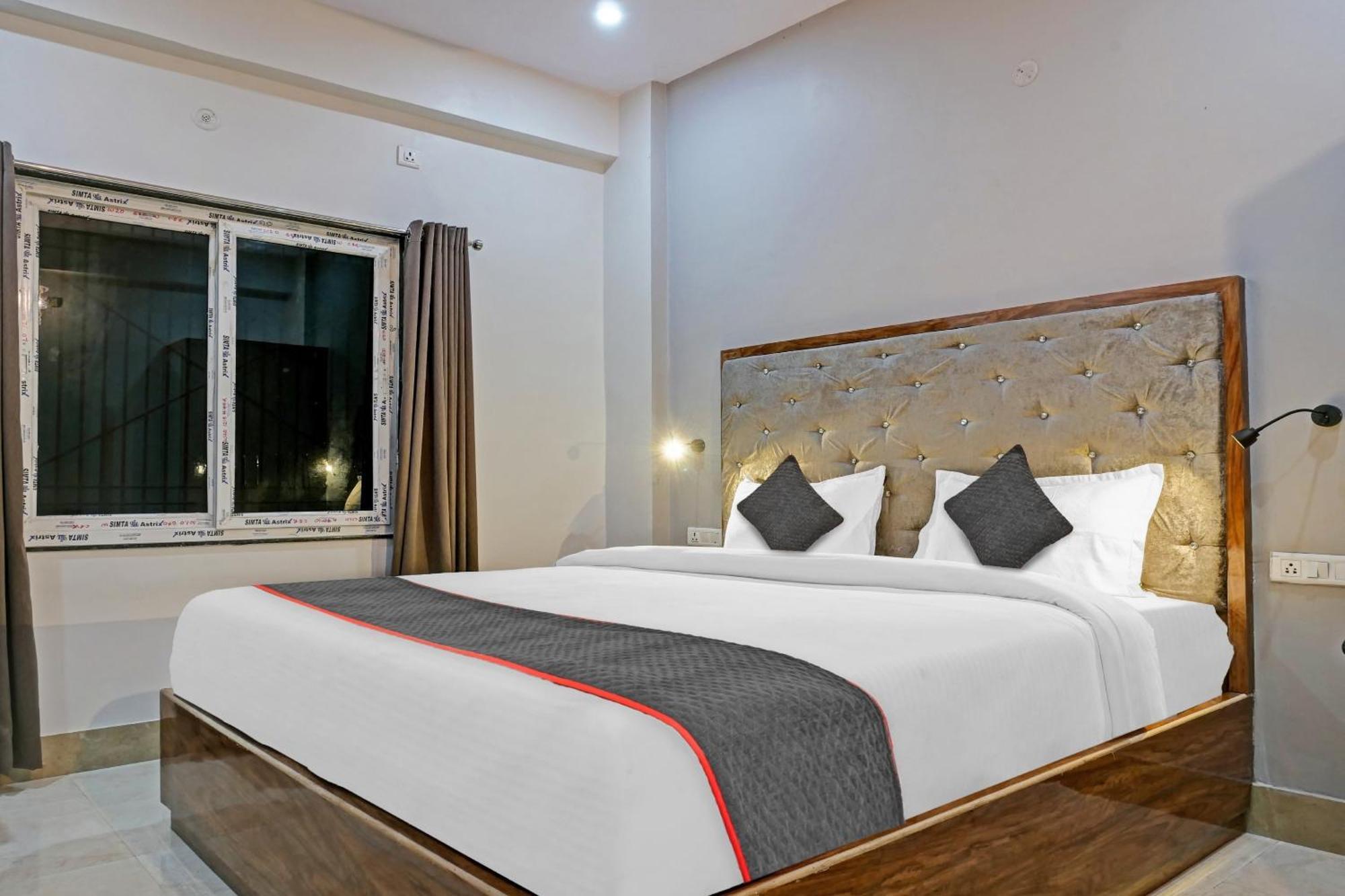 Отель Townhouse Navneeta Grand Kakarmatha Экстерьер фото